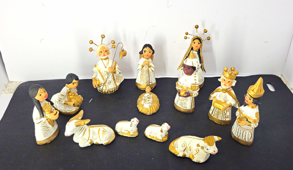Vintage Mexican Folk Art Nativity Set 13 Hand Painted Clay White Gold Christmas
